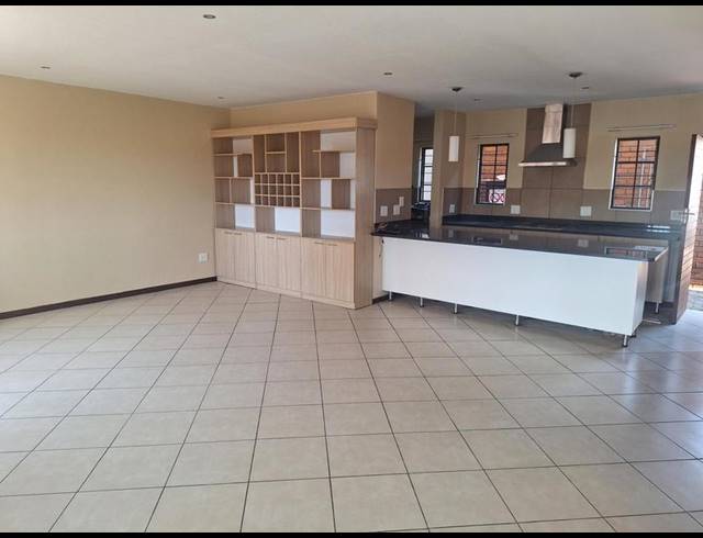 4 BEDROOM DUPLEX FOR SALE IN MOOIKLOOF RIDGE ESTATE